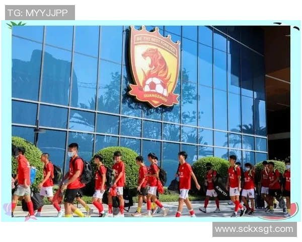 足球比赛的精彩瞬间与战术分析探讨:如何提升球队的竞技水平与观赏性